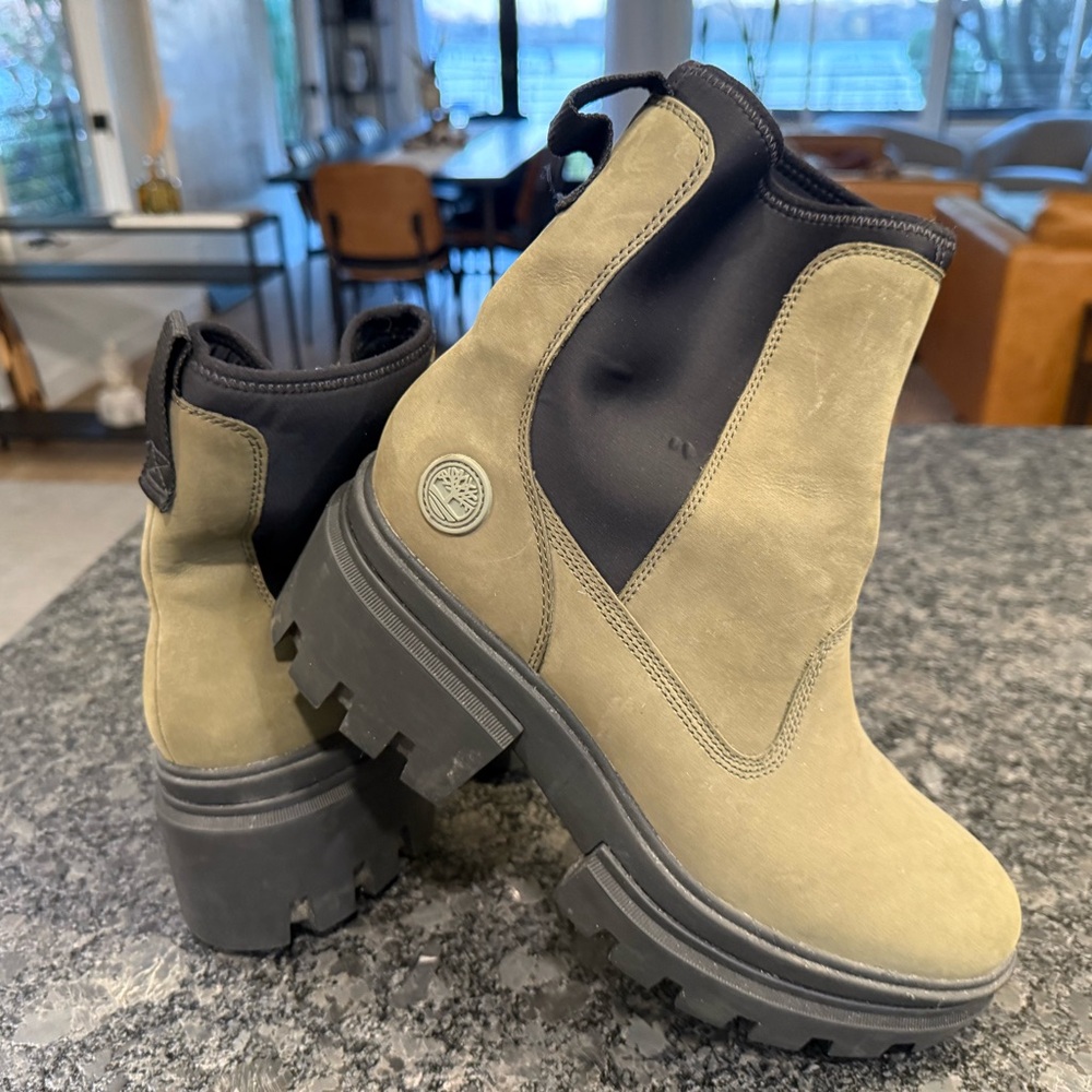 Timberland Women's Everleigh Chelsea Boot (Army green color)